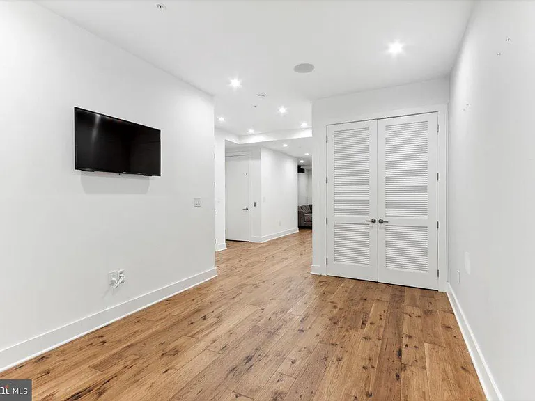 138 S Front St — Photo 49