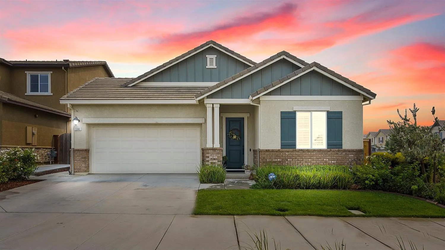 1040 Academy Dr photo 1