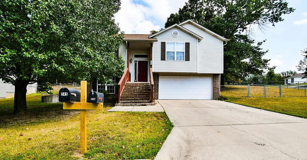 3 bed, 1527 sqft, $1,950 — Photo 2