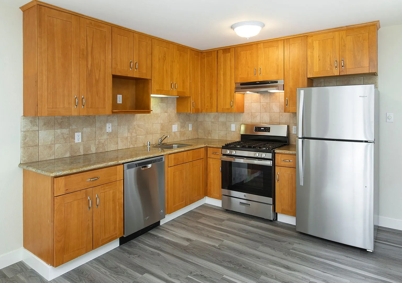 25 Glendale Street (461r) — Photo 3