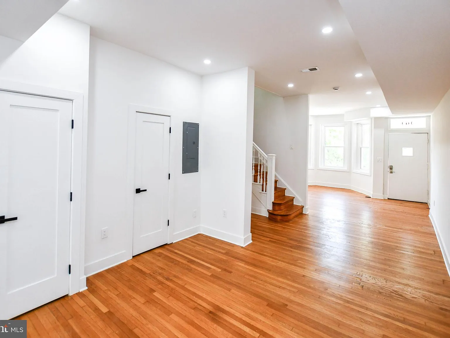 3 bed, 2.5 bath, 1325 sqft, $4,195 — Photo 4