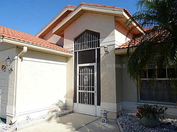 2nd image of 8521 Creekview Ln