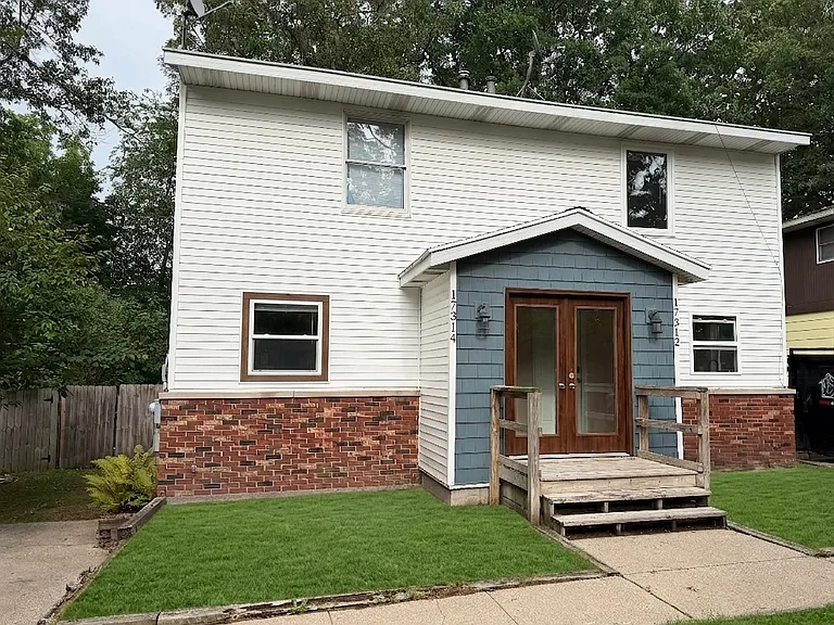 17312 Oak St — Photo 2