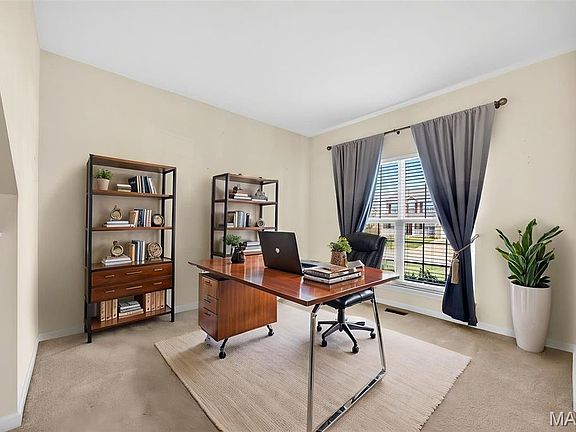 3rd image of 704 Julia Elizabeth Dr