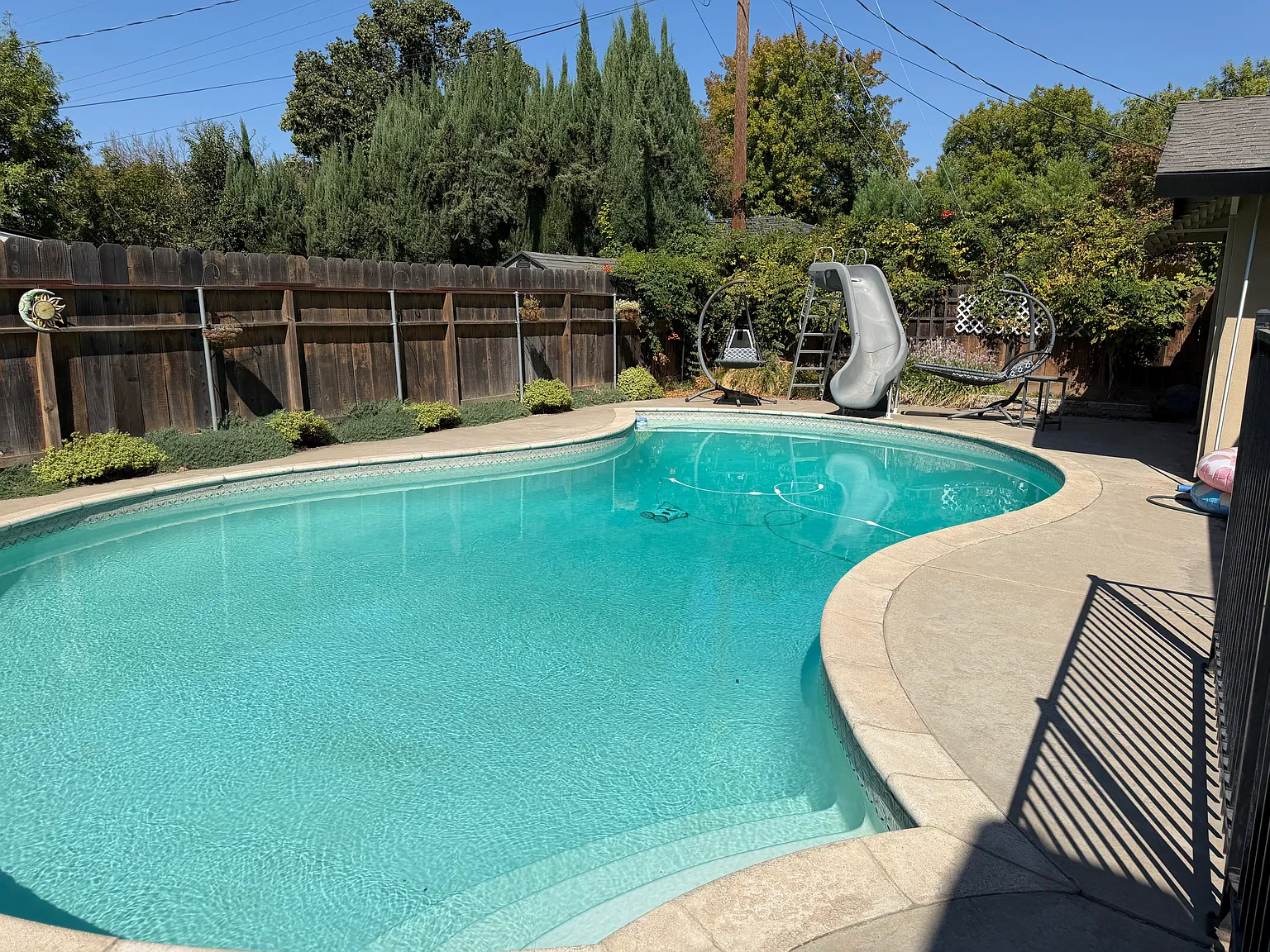 4 bed, 2018 sqft, $2,995 — Photo 2