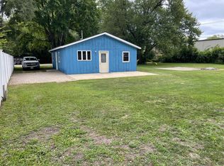 1050 Pershing St, Aurora, IL 60506