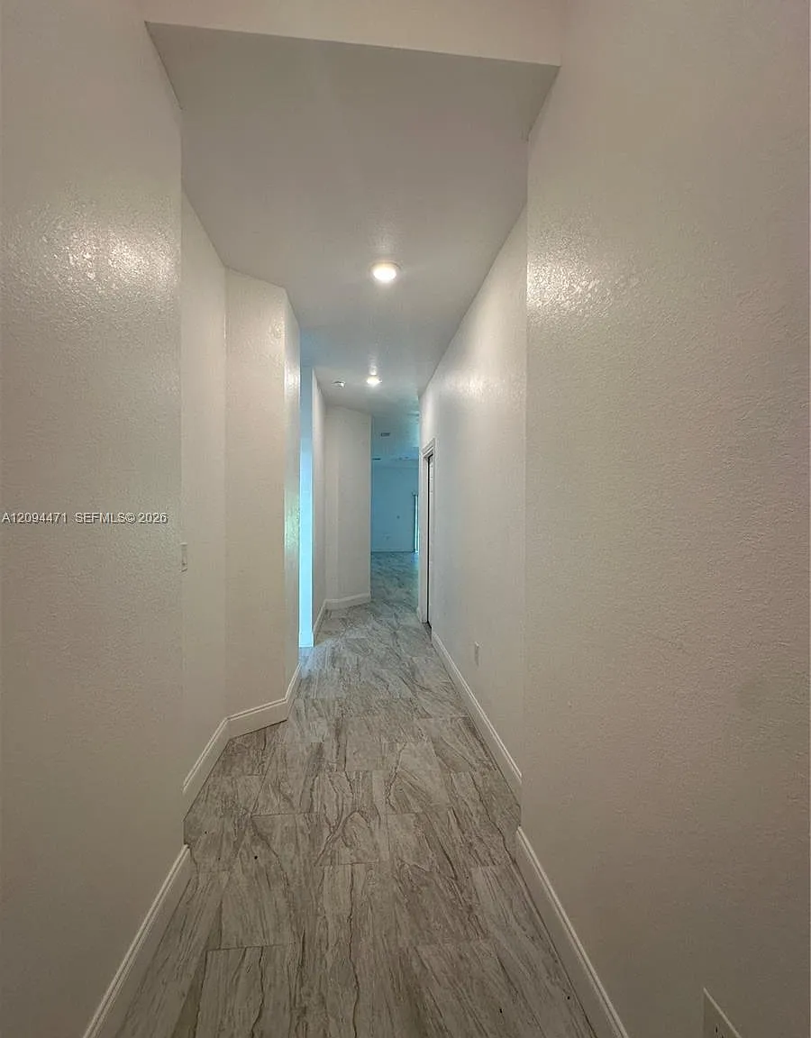 3 bed, 2.0 bath, 1230 sqft, $1,600 — Photo 2