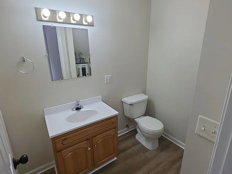 395 Thomas Rd — Photo 8