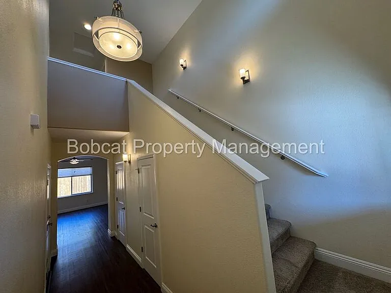 1226 Saltern Dr — Photo 2