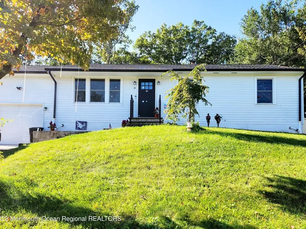 19 Hampton Road, Howell, NJ 07731