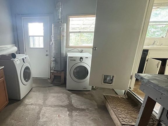 5th image of 558 E Fremont Ave