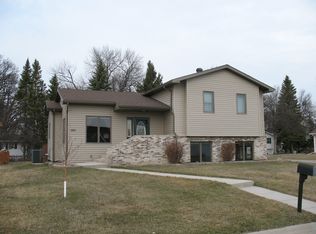 1223 14th St SE, East Grand Forks, MN 56721
