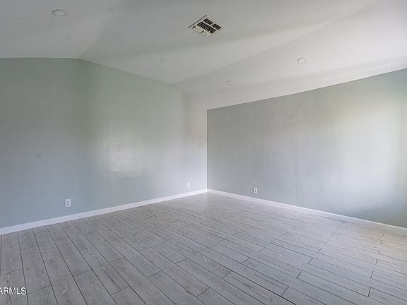 4th image of 435 W Kennedy Ave