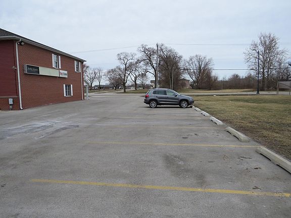 5th image of 2585 E Division St
