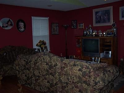 3rd image of 2005 Monarch Dr