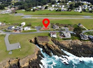 454 Lower Pacific Dr, Whitethorn, CA 95589