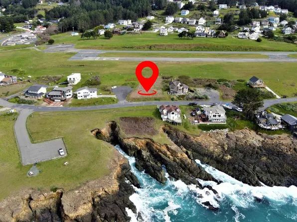 454 Lower Pacific Dr, Whitethorn, CA 95589