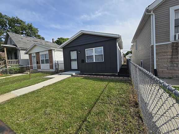 3rd image of 1005 W 103rd St