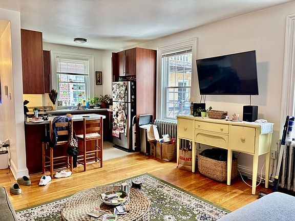 4th image of 711 Walnut St #3R