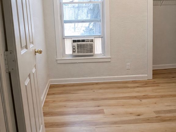 4th image of 11 E Saint Joe St #2