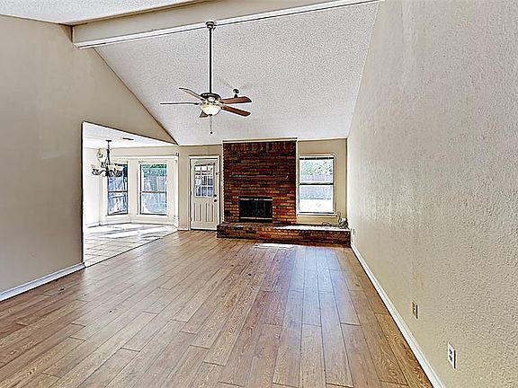 4th image of 2413 Channing Dr
