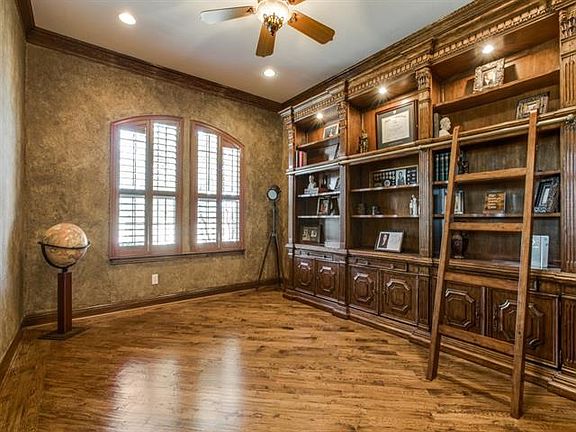 5th image of 440 Jackson Cir