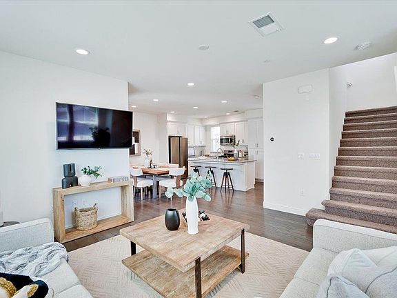 3rd image of 4563 Huntington Ln