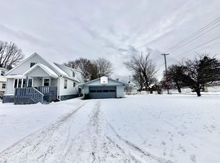 413 W D St, Iron Mountain, MI 49801