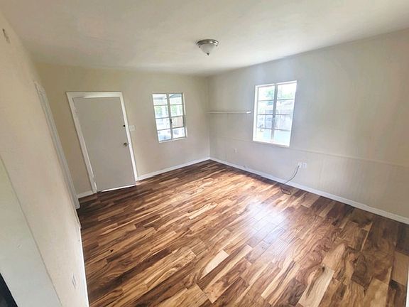4th image of 1414 N Lakeview Dr #6