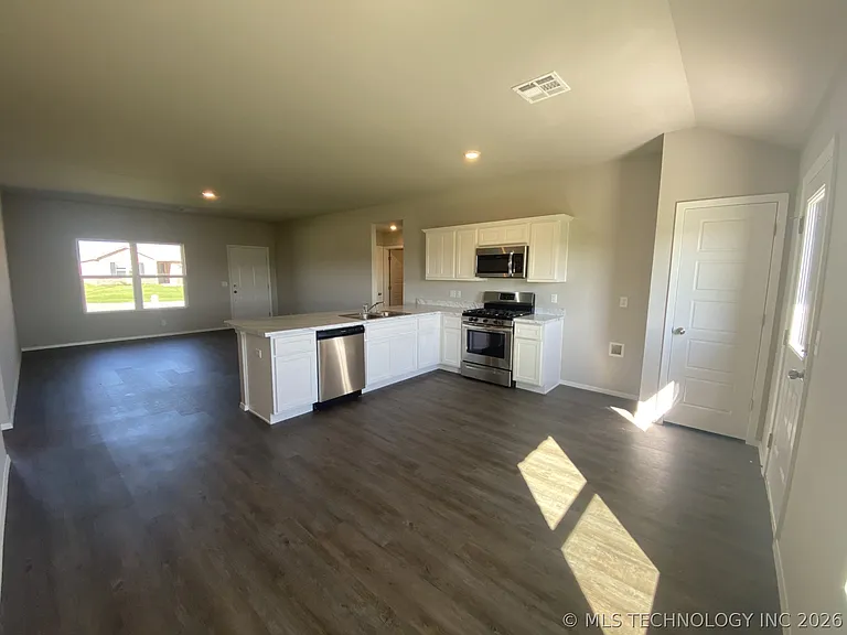 16239 S 88th East Ave — Photo 5