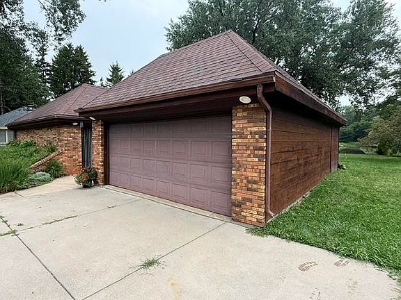 4th image of 5578 Woodland Dr