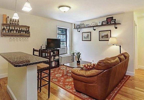 5th image of 553 2nd Ave APT 4R