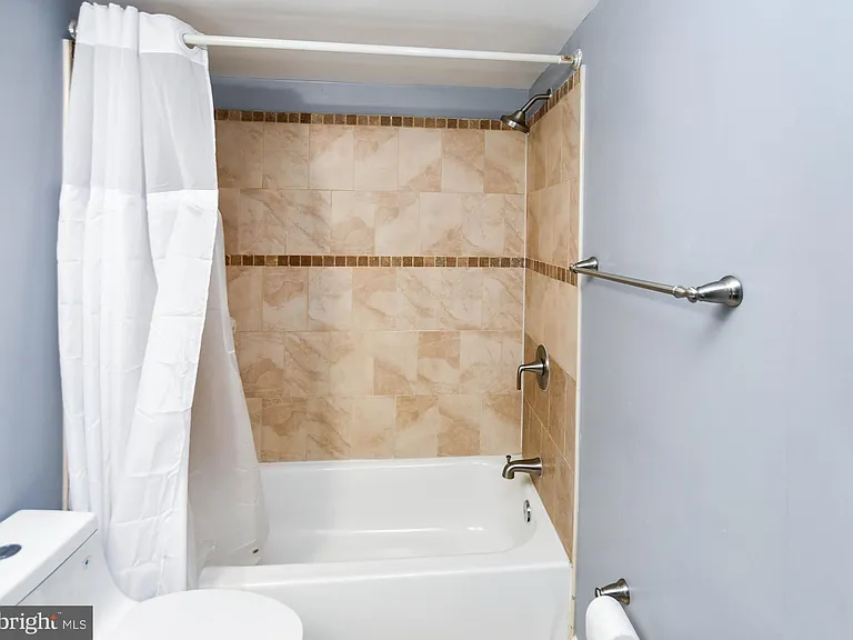 10208 Prince Pl #5-T5 — Photo 12