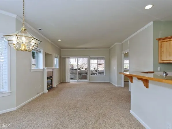 10700 SE 260th St Unit P104, Kent, WA 98030