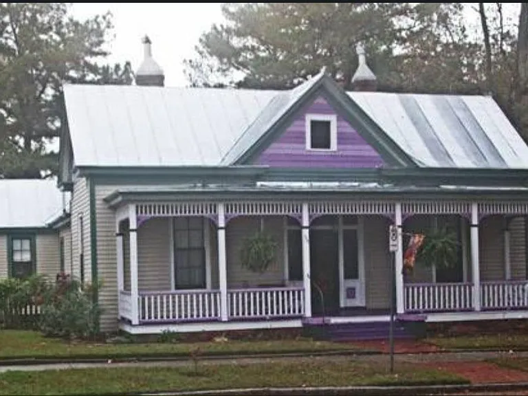 308 Green St NE — Photo 1