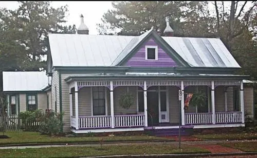 308 Green St NE Photo 1