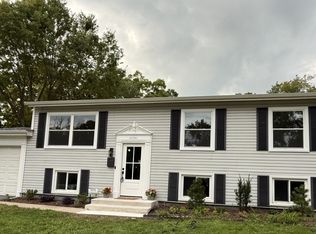 36581 N Grandwood Dr, Gurnee, IL 60031