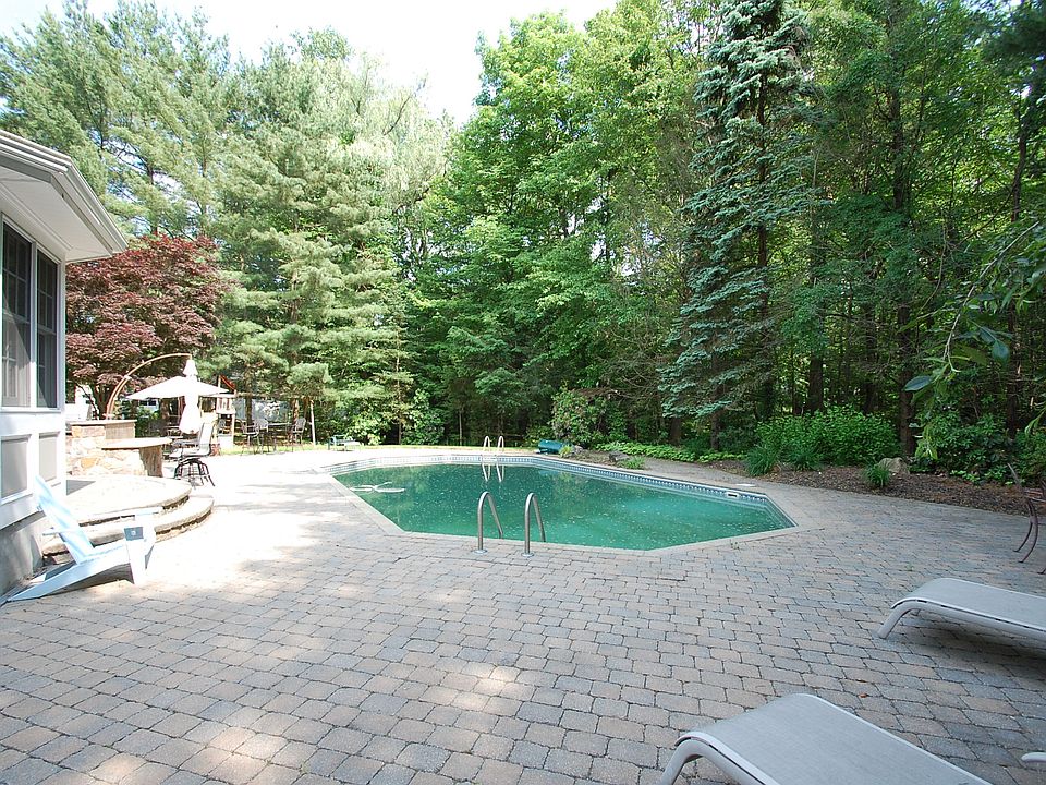 2nd image of 23 Vaughn Dr