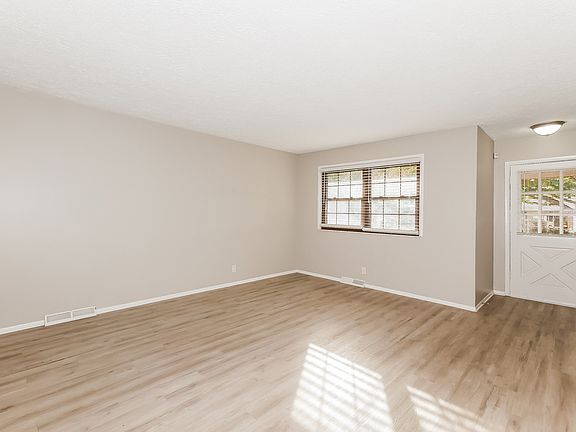 4th image of 1429 Roseway Dr