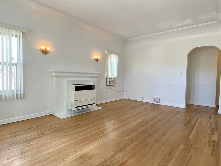 369 N Spaulding Ave — Photo 12