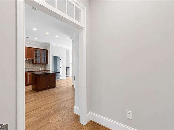 4th image of 11 Perimeter Ctr E APT 1312