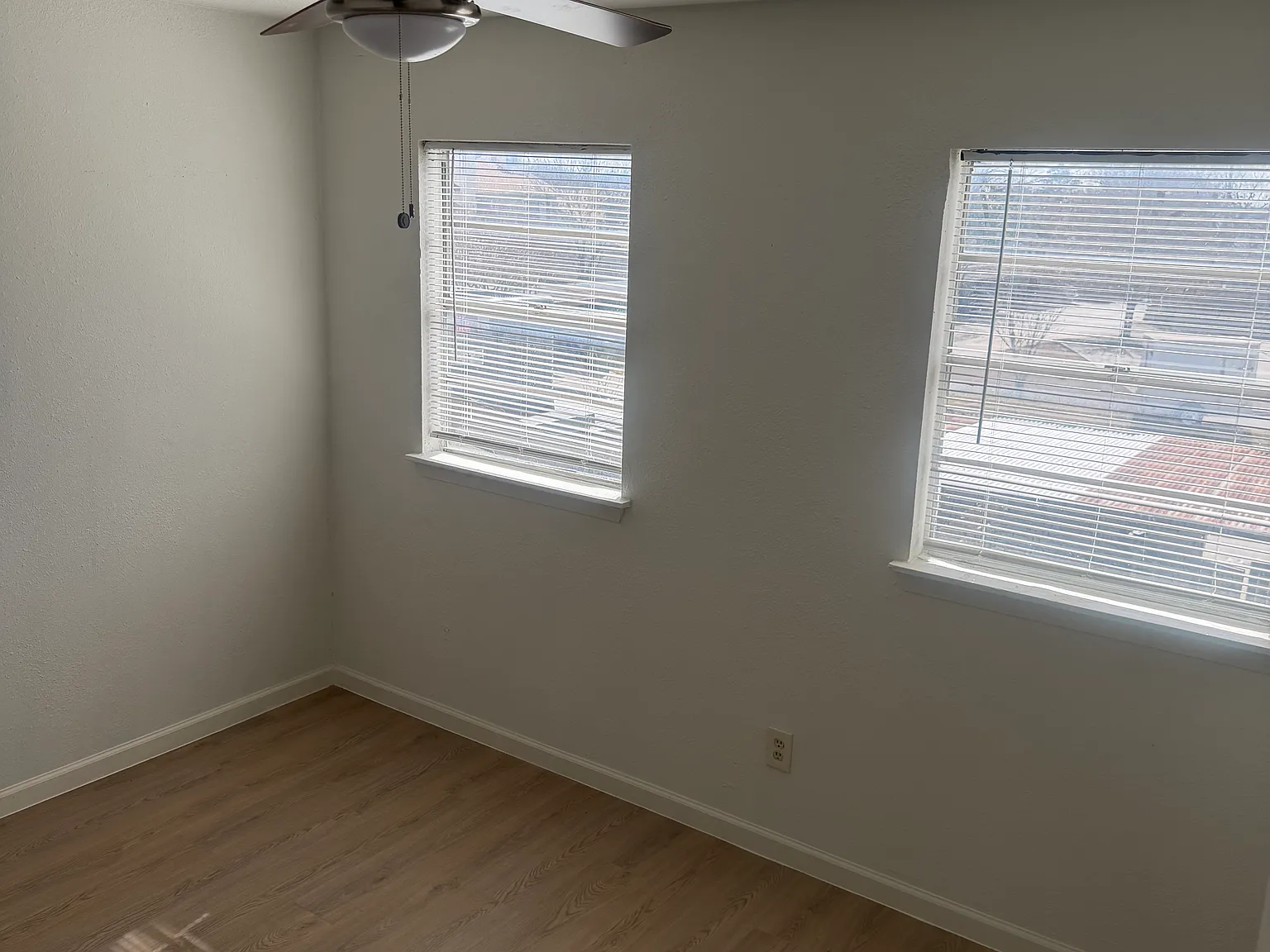 4827 Rollingwood Ct — Photo 4