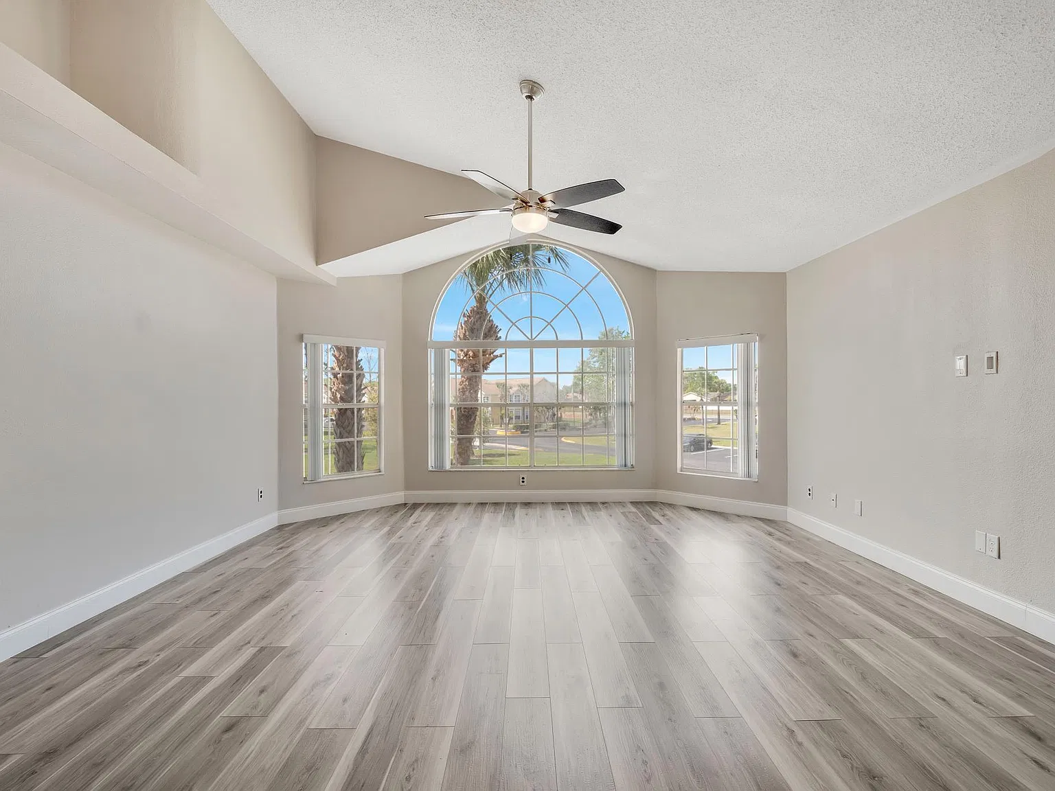 2452 Sweetwater Club Cir — Photo 2