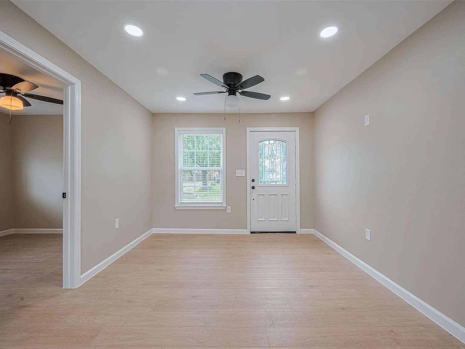 2 bed, 1.0 bath, 690 sqft, $1,400 — Photo 4