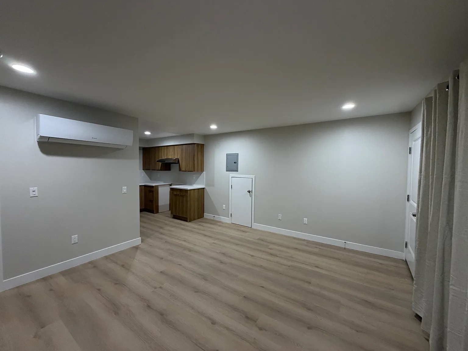 2 bed, 710 sqft, $2,995 — Photo 3