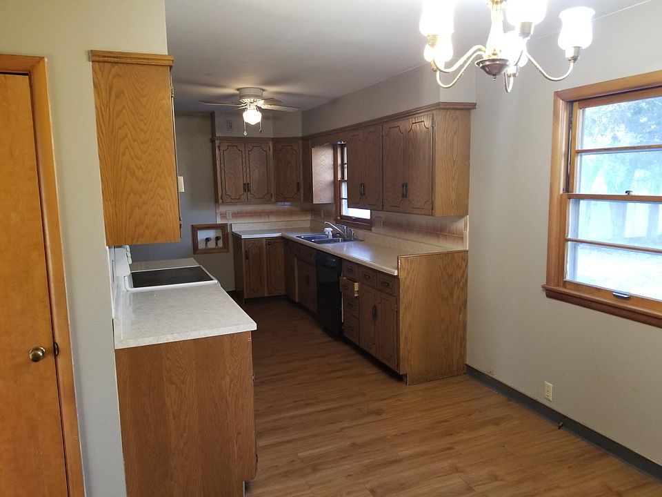 2nd image of 818 W 7th St