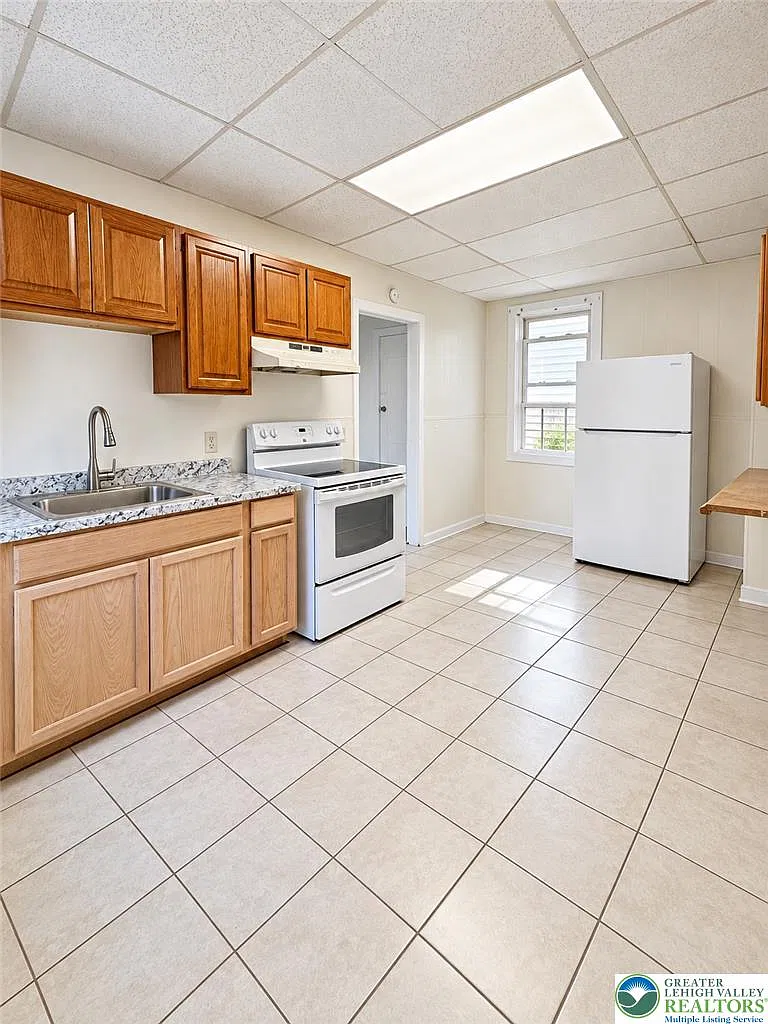 3 bed, 1976 sqft, $1,850 — Photo 4