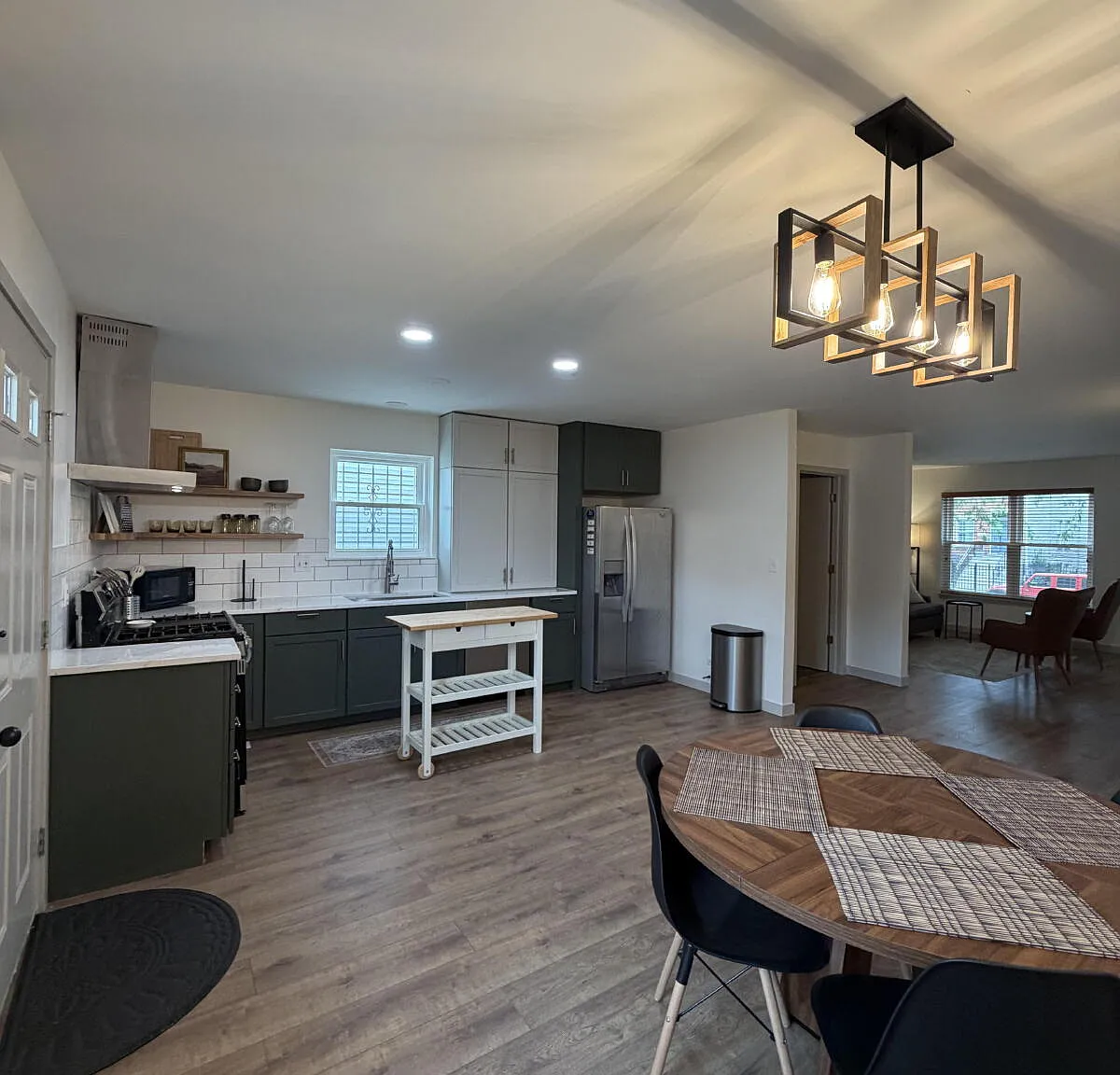 3 bed, 1.5 bath, 1400 sqft, $3,500 — Photo 4