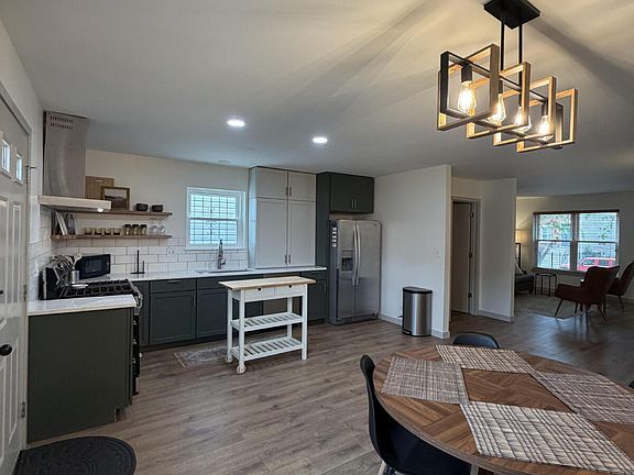 4th image of 3623 S Prairie Ave