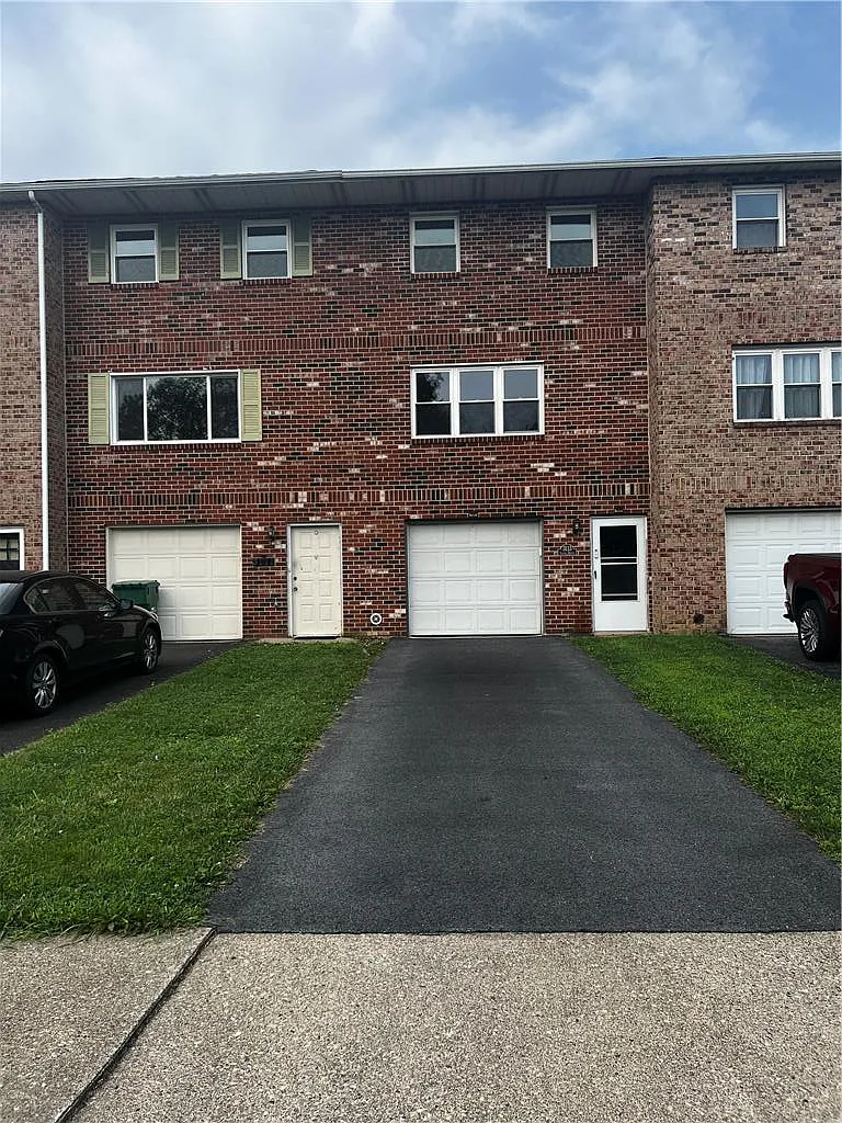 3 bed, 1.5 bath, 1116 sqft, $2,200 — Photo 2